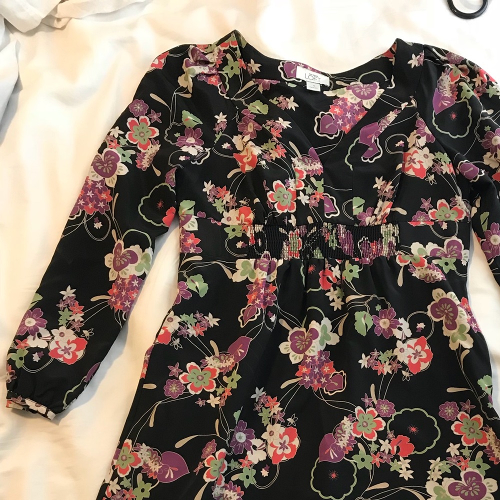 Like New. Loft sz 4 floral vintage style.